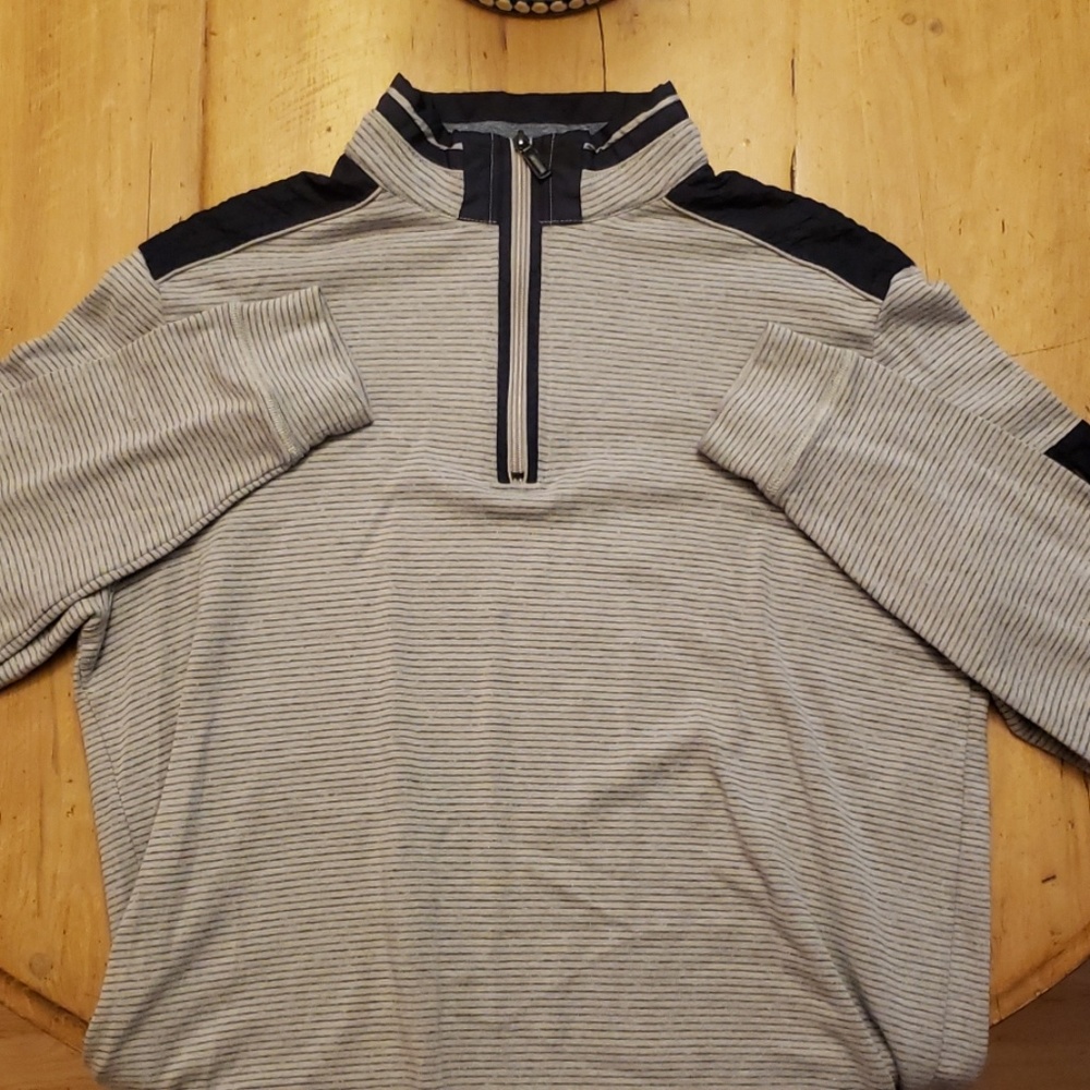 In good condition Bugatchi 1/2 zip